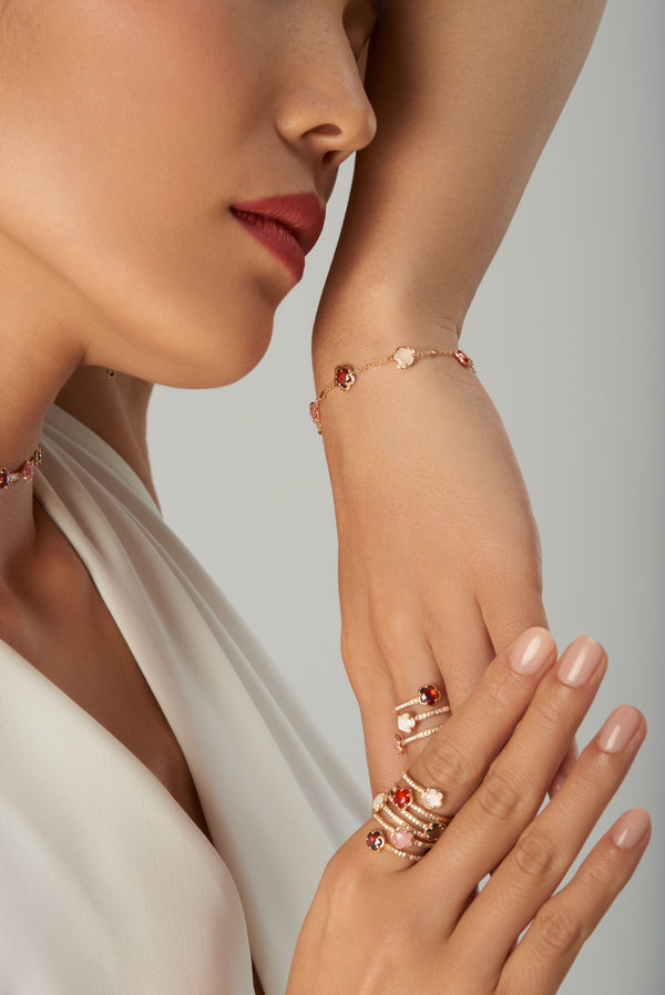Figlia dei fiori jewelry set in 18k rose gold with floral motifs on model