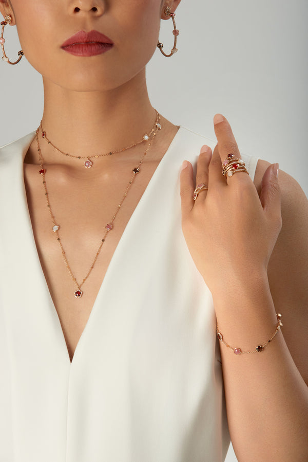 Figlia dei fiori jewelry set in 18k rose gold with floral motifs on a model
