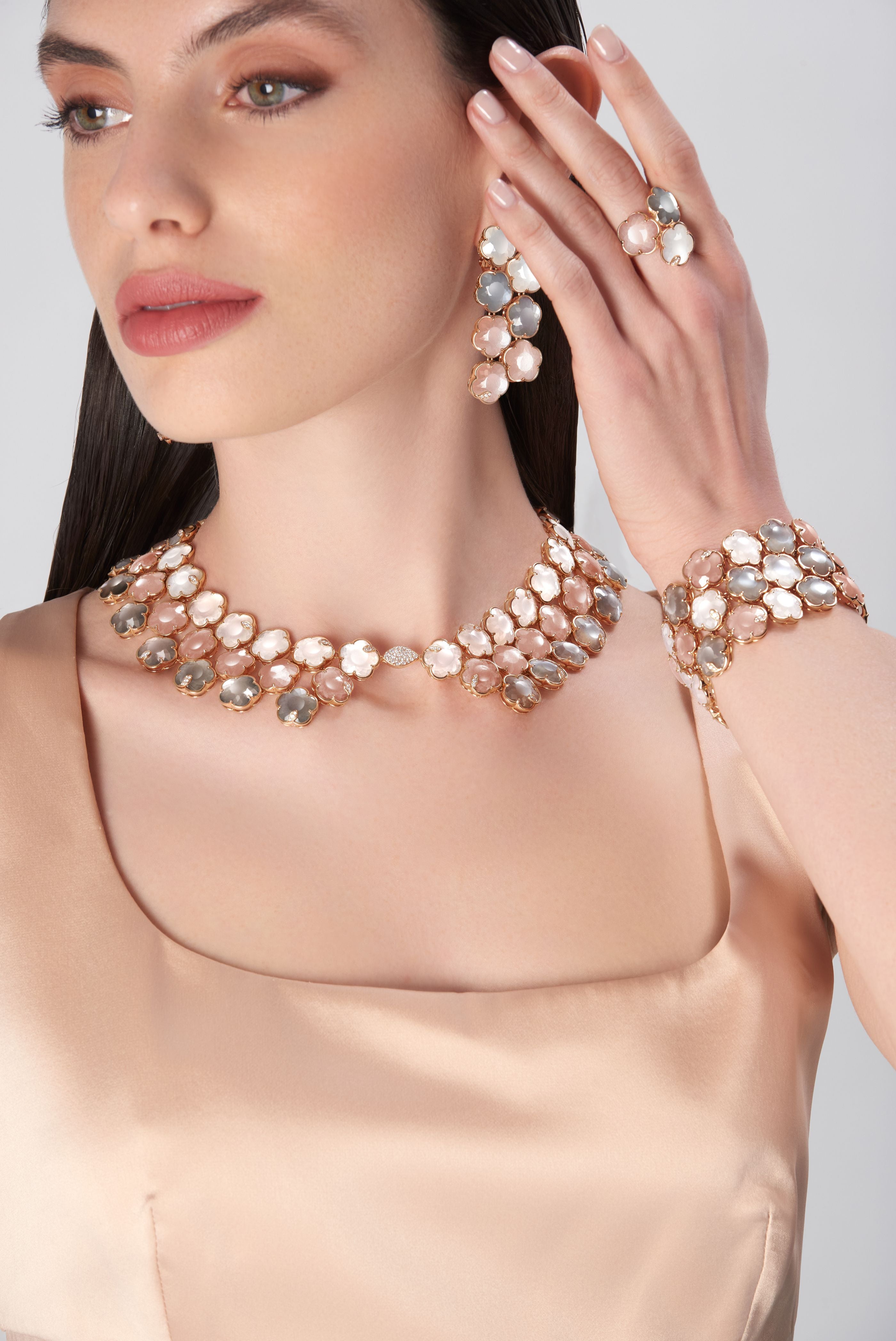 PETIT JOLI BOUQUET LUNAIRE COLLIER