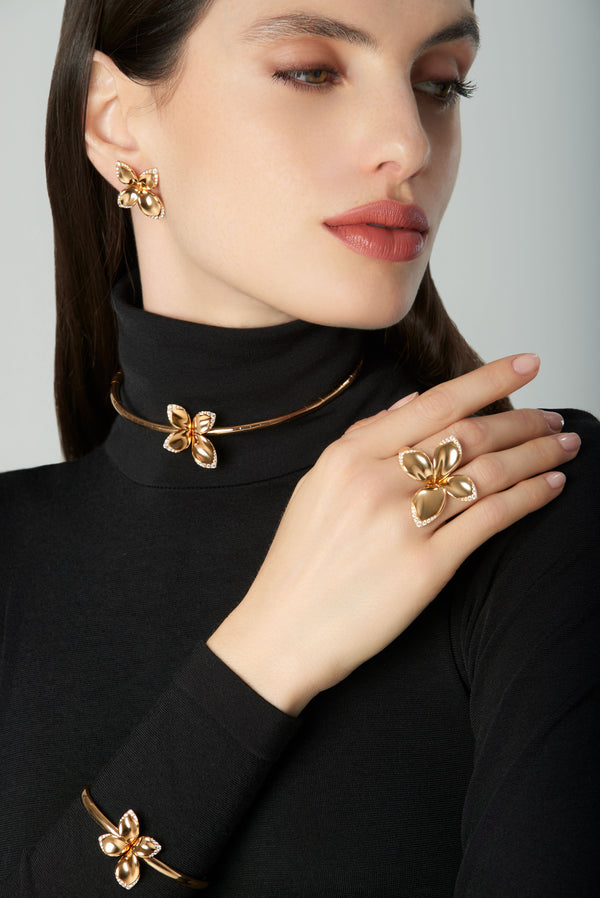 Giardini Segreti collection: earring, choker, ring and bracelet in 18k rose gold with diamonds on model wearing black turtleneck