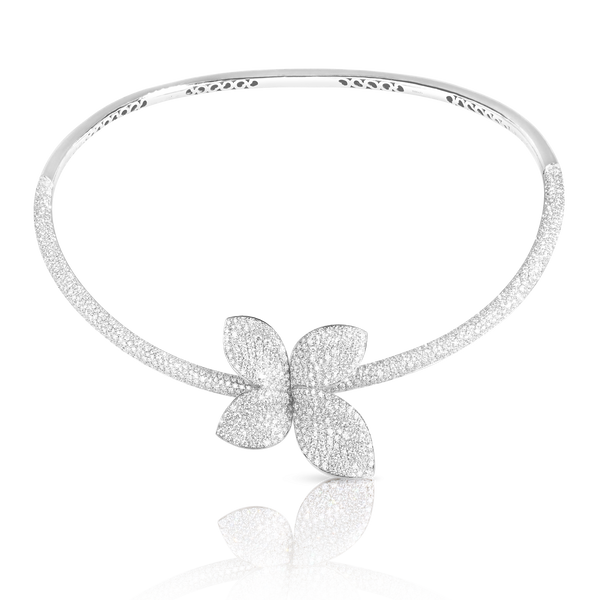Single Flower Collier in 18k White Gold with White Diamonds.