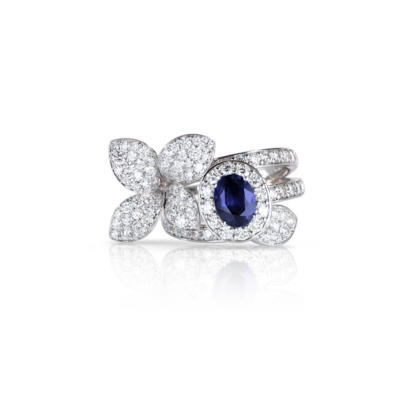 Ring in 18k White Gold with Blue Sapphire and Diamonds.