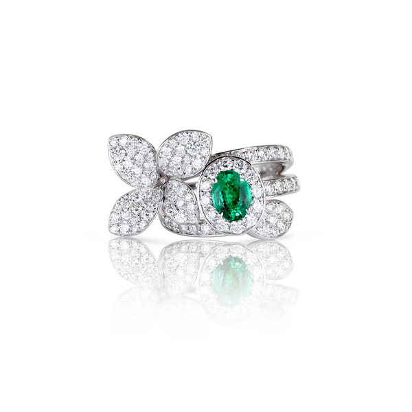 Ring in 18k White Gold with Emerald and White Diamonds.
