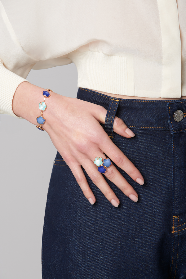 Bracelet and ring in rose gold 18k with gemstones and diamonds on model with white shirt and jeans 