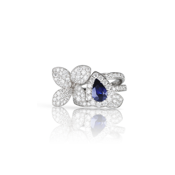 Ring in 18k White Gold with Blue Sapphire and Diamonds.