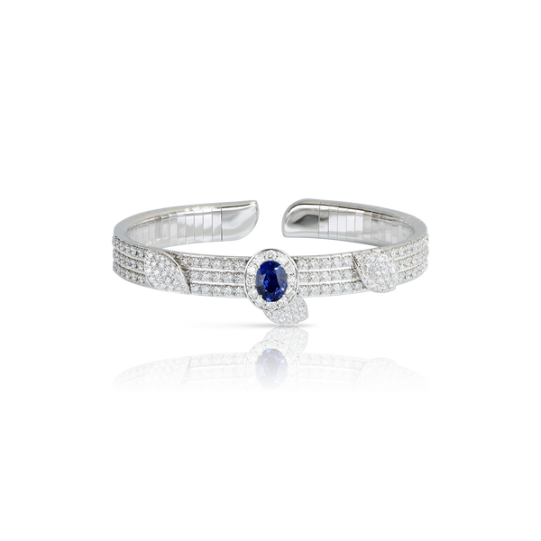 Bracelet in 18k White Gold with oval Blue Sapphire and Diamonds.