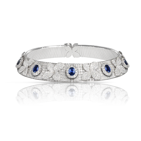 Collier in 18k White Gold with Oval Blue Sapphires and Diamonds.