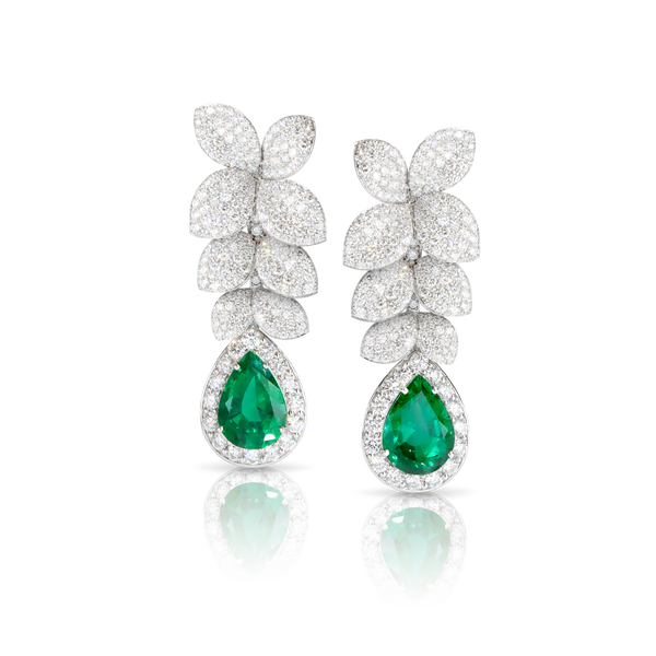 Earrings in 18k White Gold with Emerald and Diamonds.