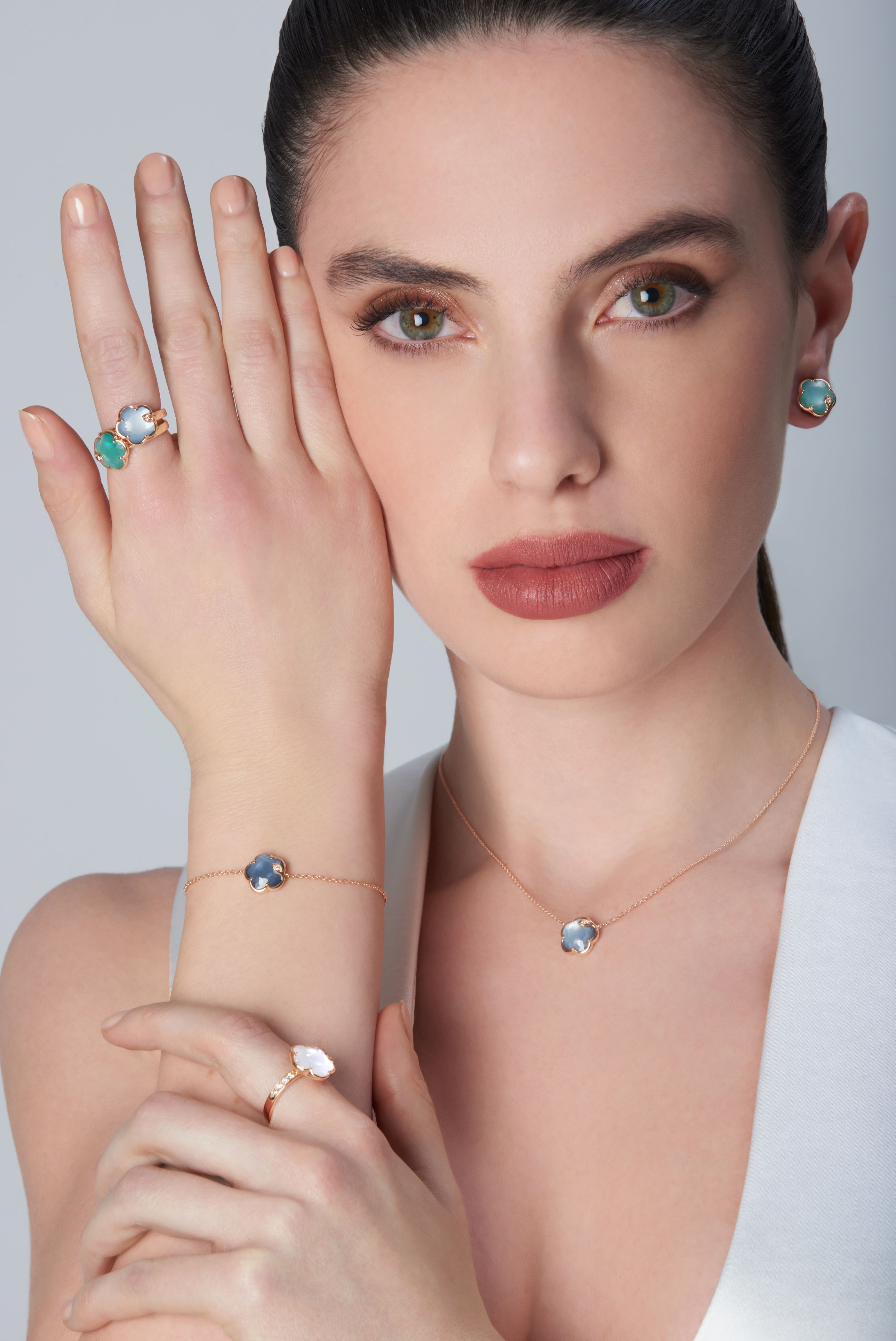 Combination of necklace, earrings, rings and bracelet in 18k Rose Gold with coloured gems.