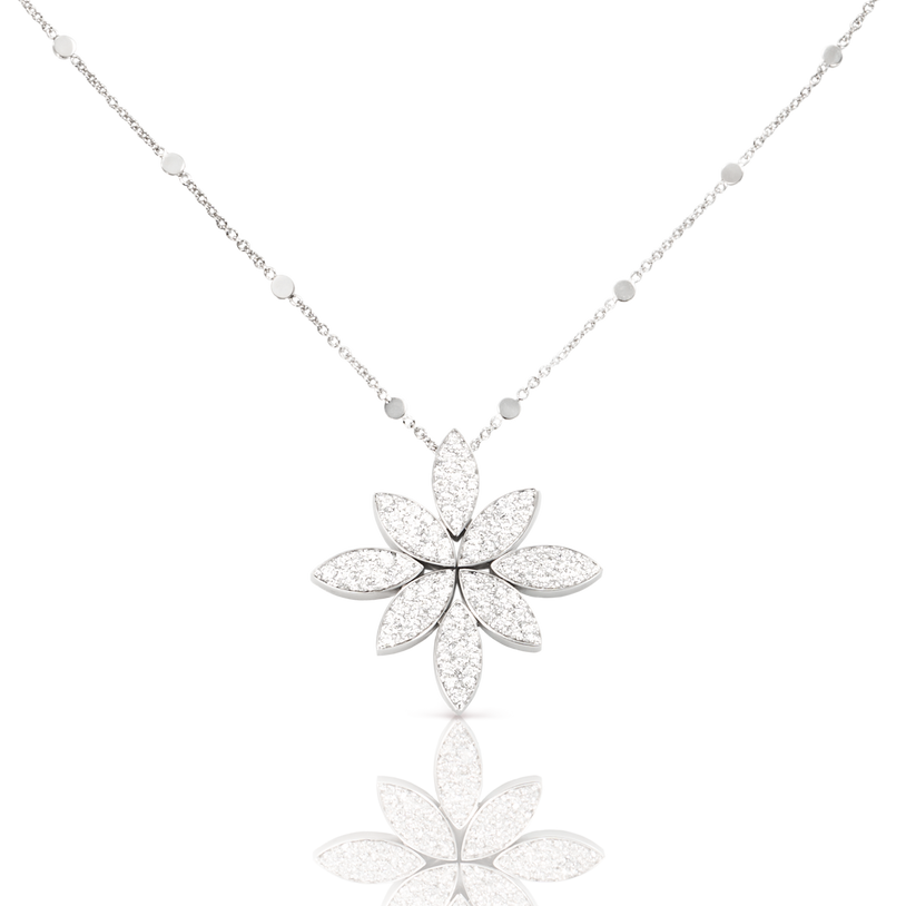 Necklace in 18k White Gold with White Diamonds.