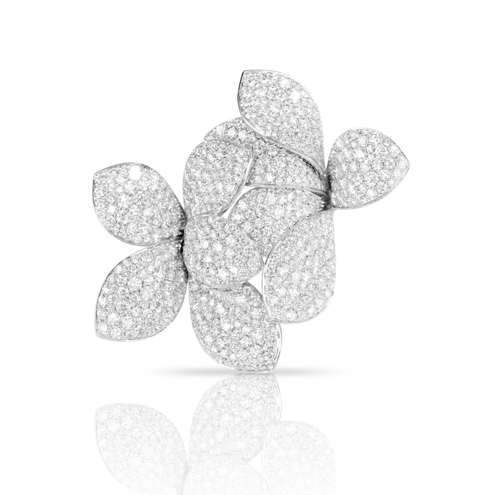 Ring in 18k White Gold with White Diamonds.