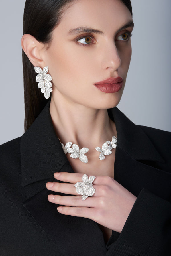 Woman wearing a black jacket and Ring, collier and earrings in 18k White Gold with White Diamonds.