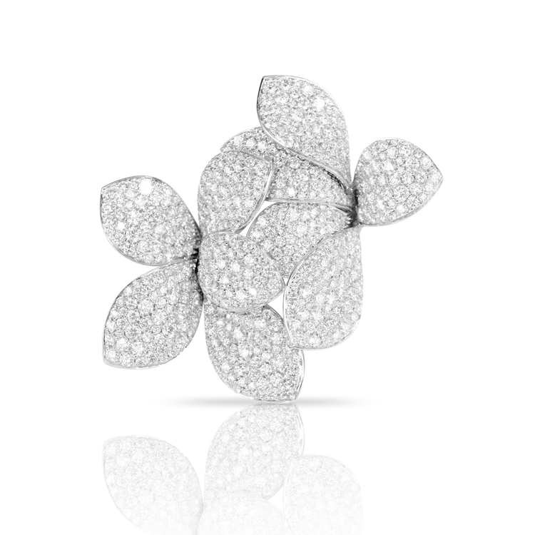 Ring in 18k White Gold with White Diamonds.