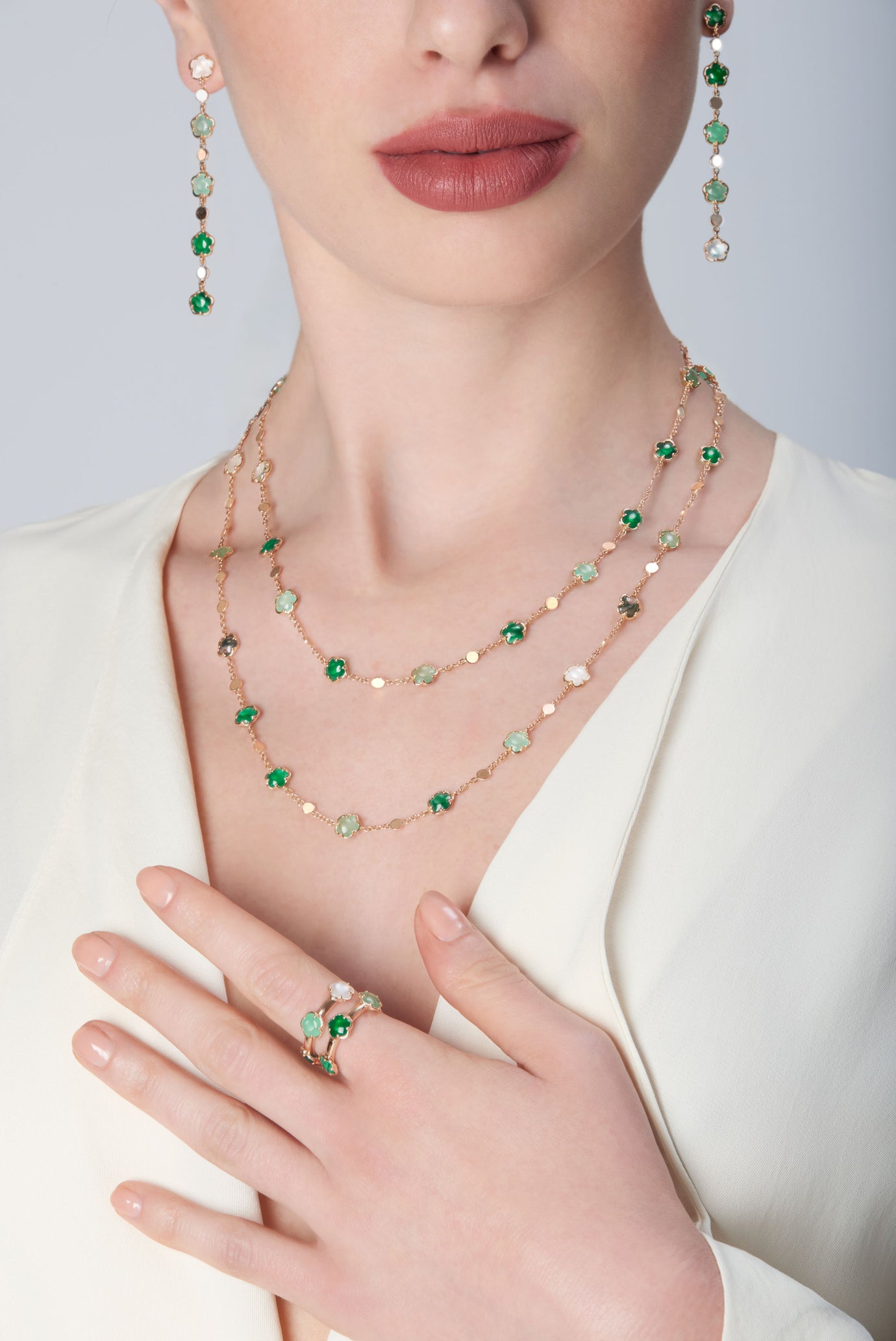 Necklace, ring and earrings in 18k Rose Gold with Green Gems and Diamond.