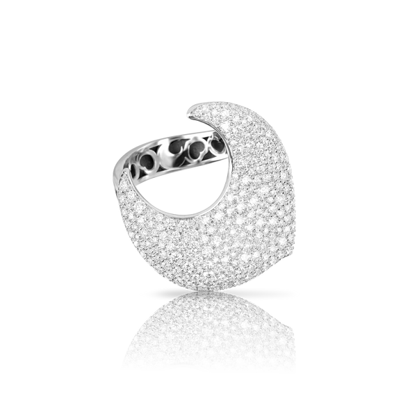 Ring in 18k White Gold with White Diamonds.