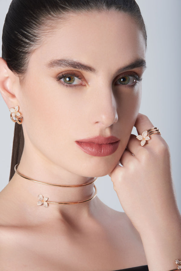 Combination of ring, choker and earrings in 18k Rose Gold with Diamonds, double twist on model wearing a black dress