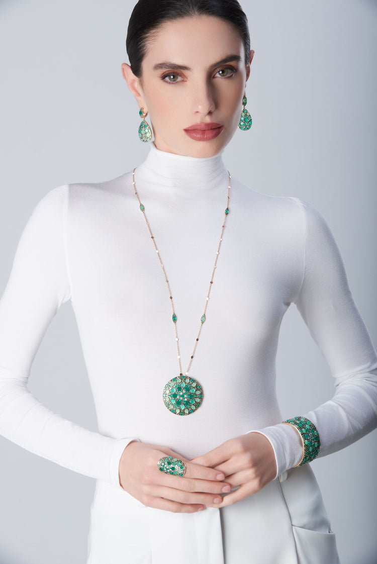 Earrings, necklace, bracelet and ring in in 18k Rose Gold with green precious gemstones