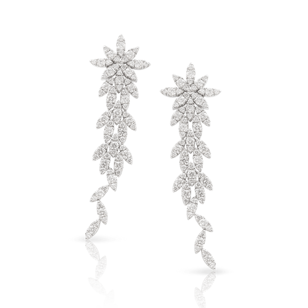 Earrings in 18k White Gold with White Diamonds.