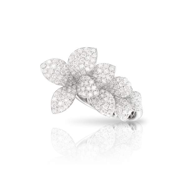 Ring in 18k White Gold with White Diamonds.