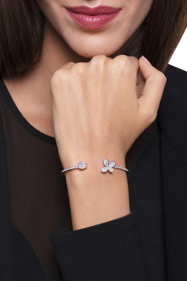 Bracelet in 18k white gold with diamonds worn by model in black attire