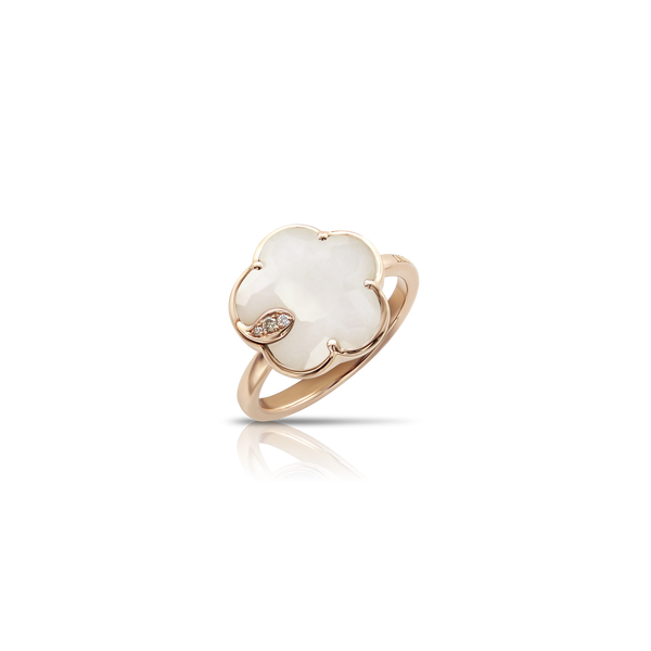 Ring in 18k Rose Gold with White Agate and Diamonds.