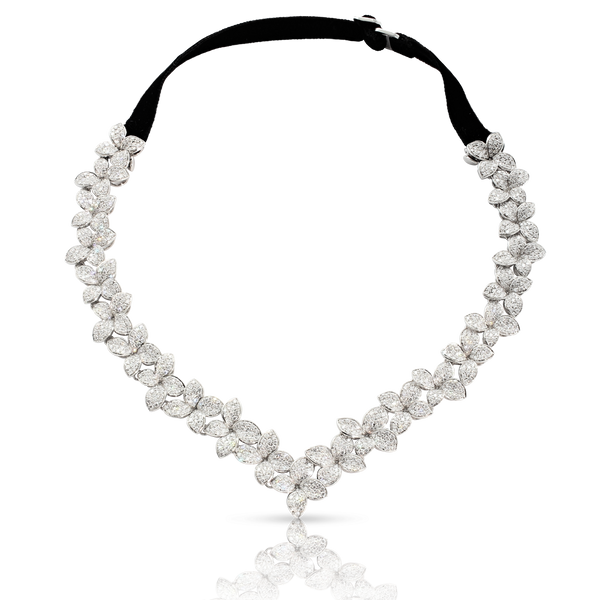 Combination in 18k White Gold and white diamonds with velvet extension.