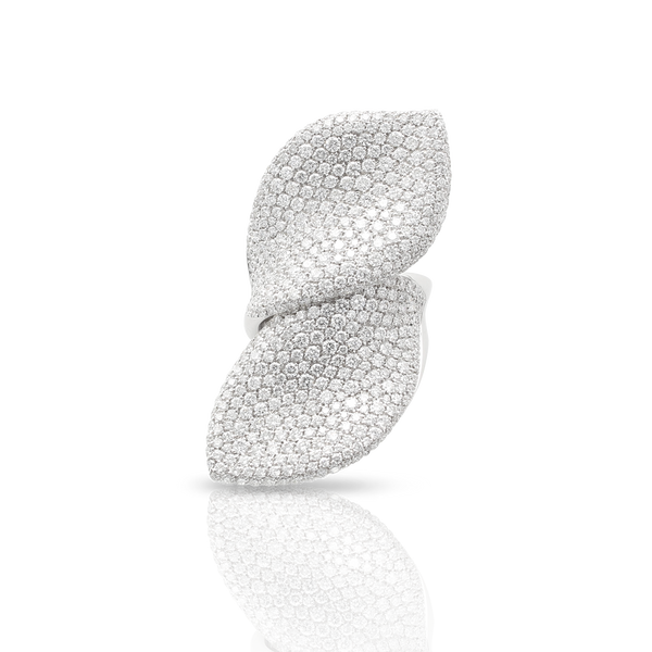 Ring in 18k White Gold with White Diamonds.